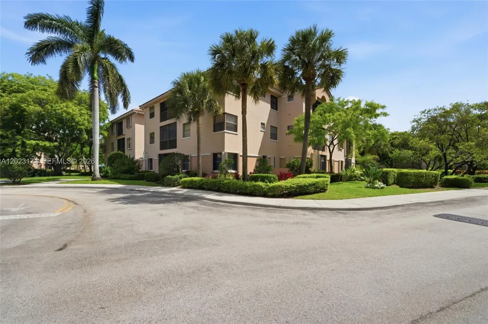 4111 Coral Tree Cir #327 Coconut Creek, FL 33073