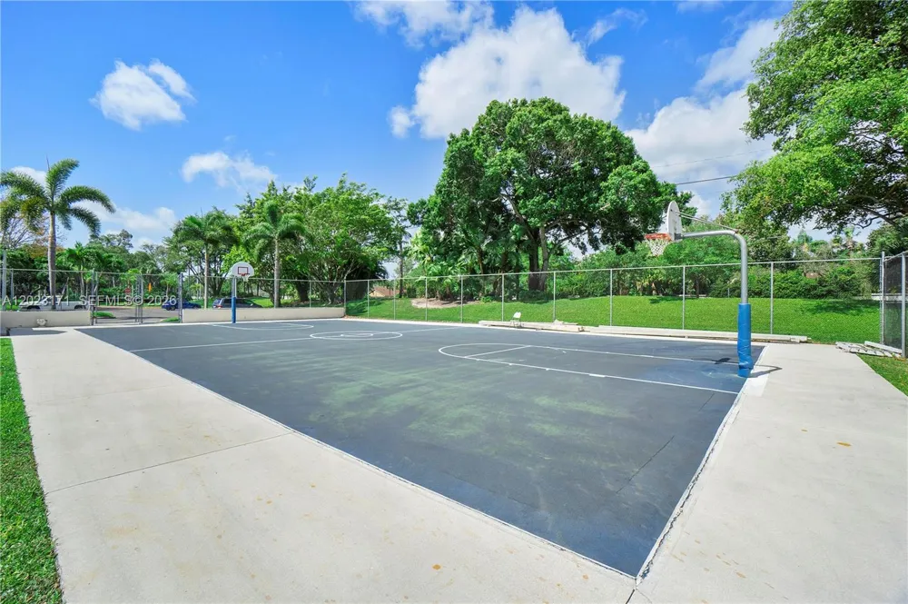 4111 Coral Tree Cir #327 Coconut Creek, FL 33073