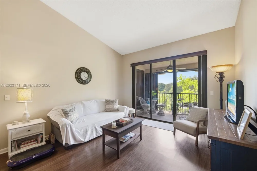 4111 Coral Tree Cir #327 Coconut Creek, FL 33073