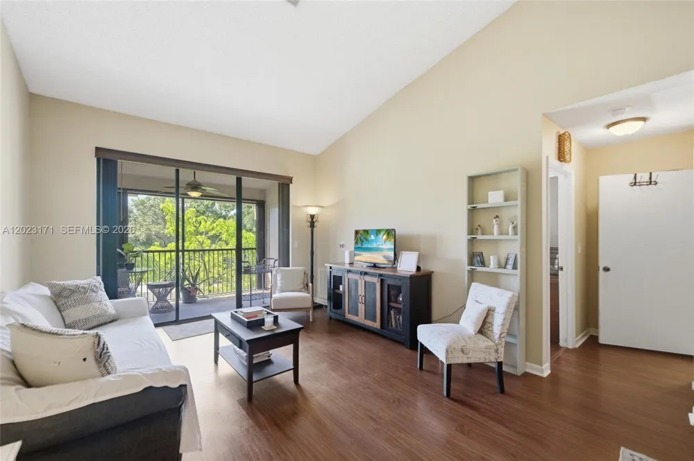 4111 Coral Tree Cir #327 Coconut Creek, FL 33073