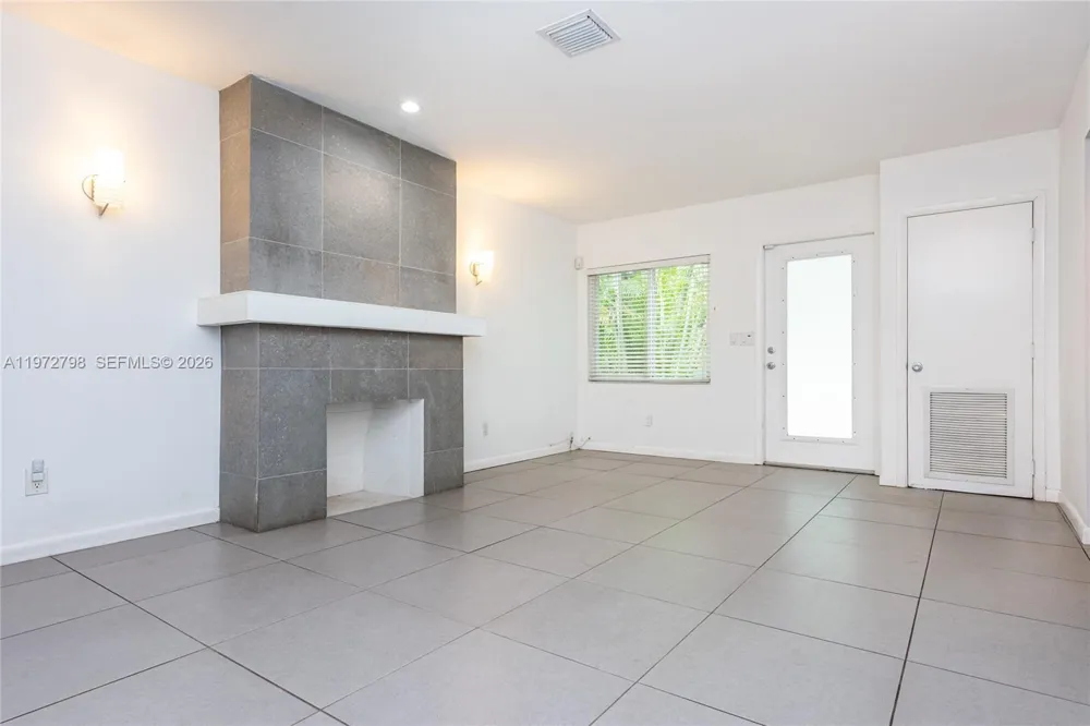 330 NE 86 St El Portal, FL 33138