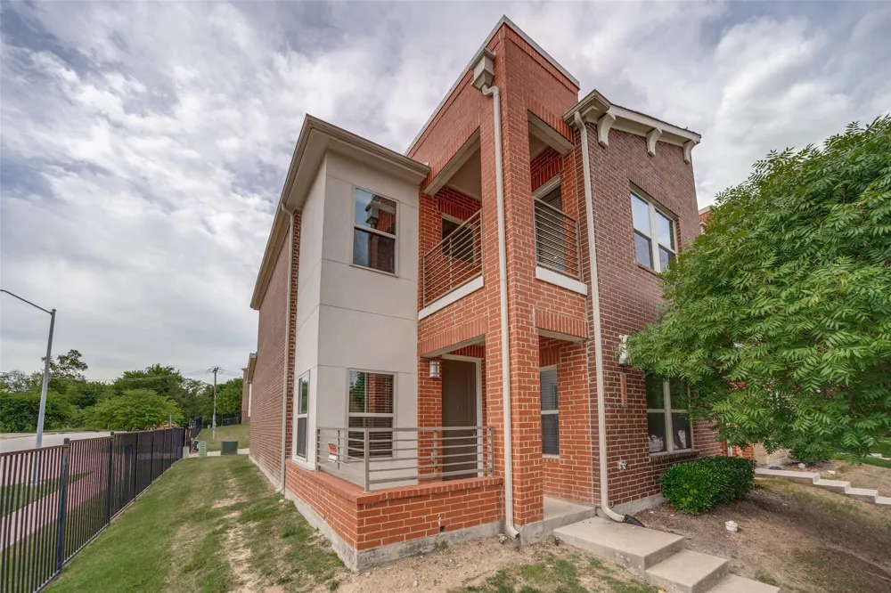 1596 Fiji Street Dallas, TX 75203