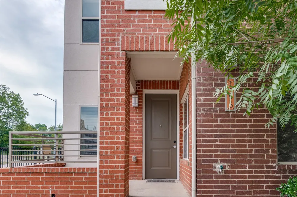 1596 Fiji Street Dallas, TX 75203