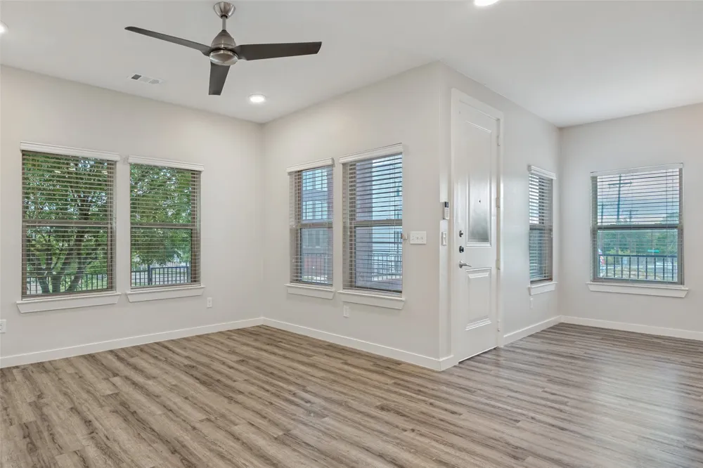 1596 Fiji Street Dallas, TX 75203