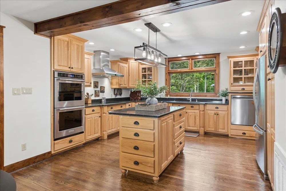 1517 Laurel Lake Dr Drive Monteagle, TN 37356