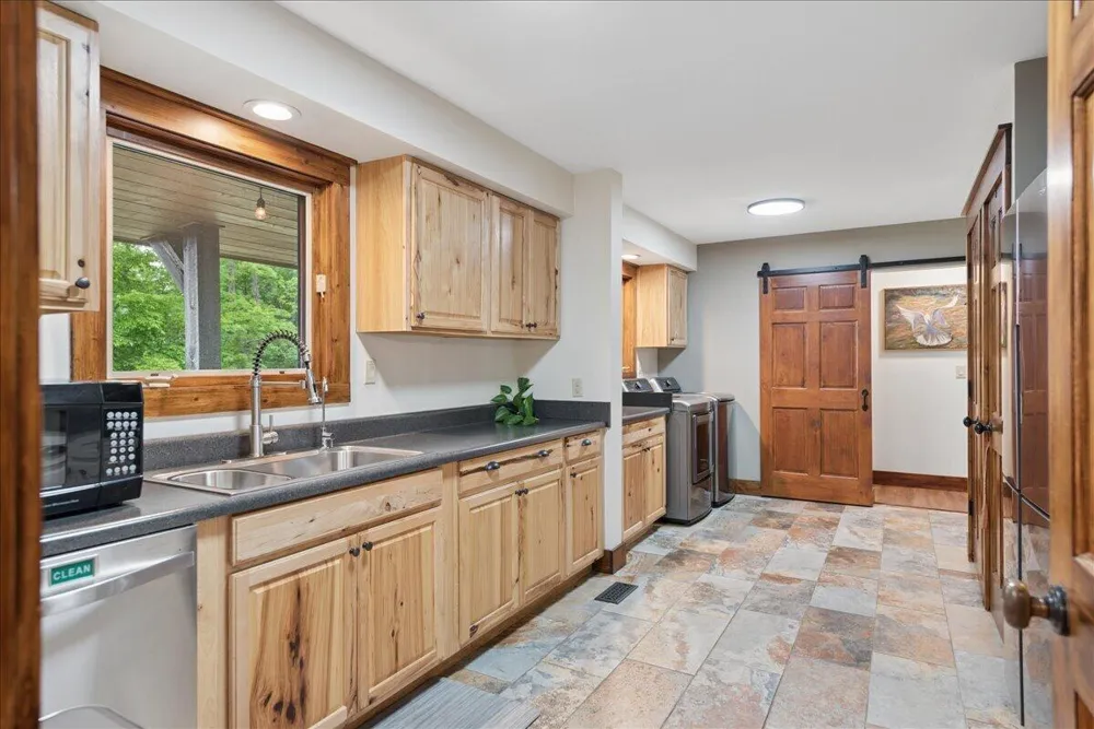 1517 Laurel Lake Dr Drive Monteagle, TN 37356