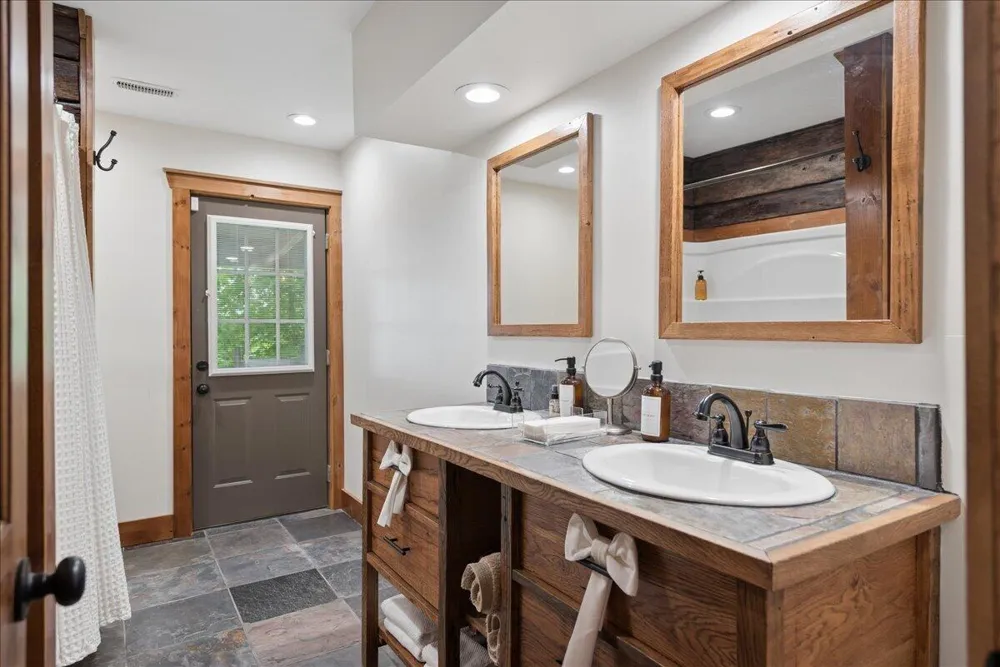1517 Laurel Lake Dr Drive Monteagle, TN 37356