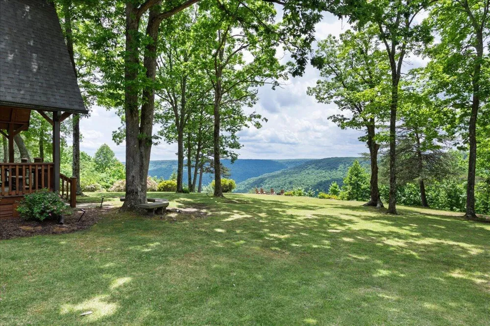 1517 Laurel Lake Dr Drive Monteagle, TN 37356
