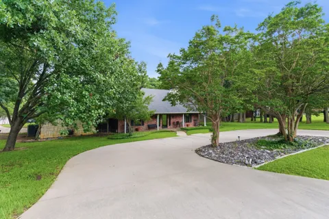 7512 Woodland Drive