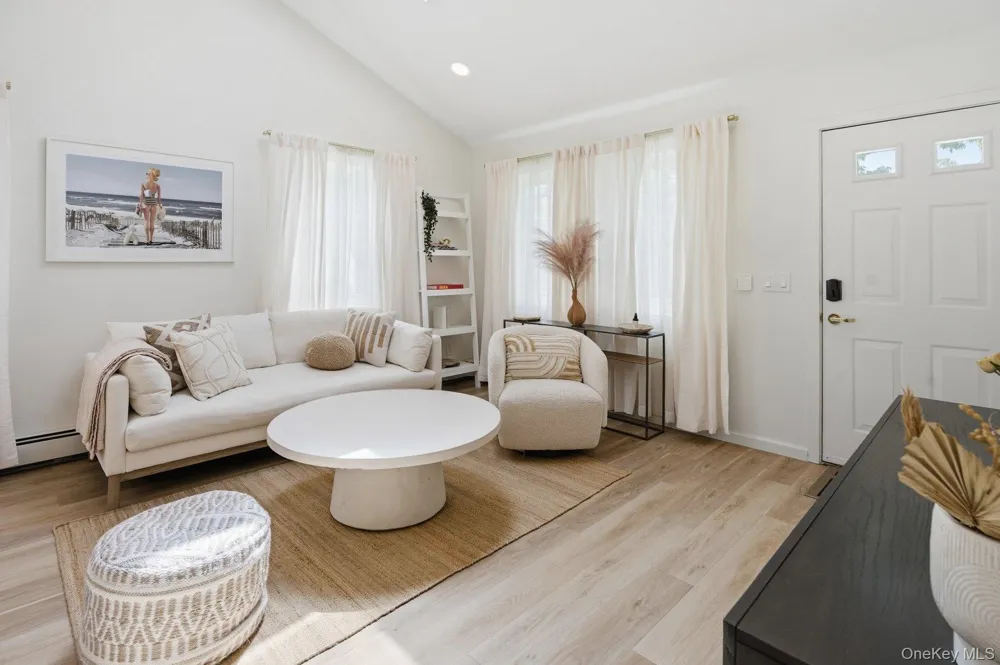 98 Peters Lane Westhampton, NY 11978