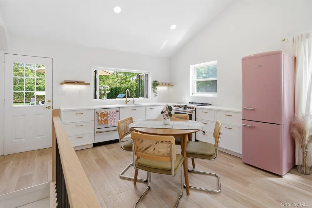 98 Peters Lane Westhampton, NY 11978
