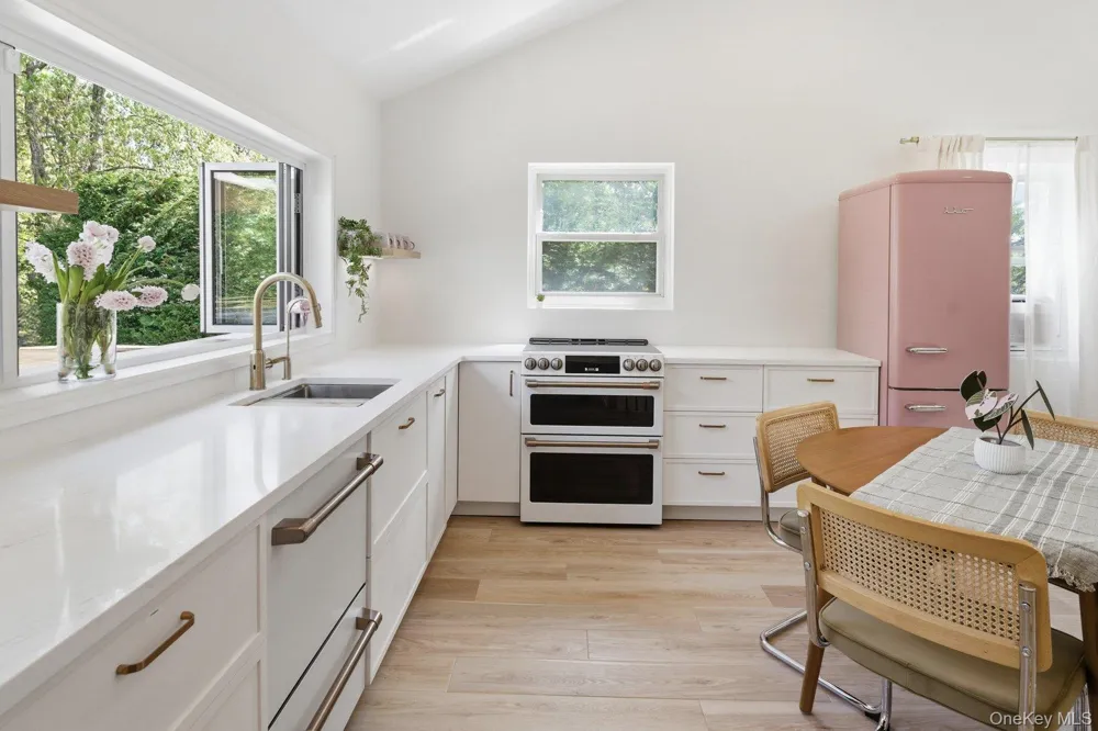 98 Peters Lane Westhampton, NY 11978