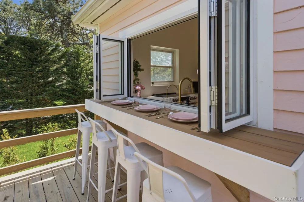 98 Peters Lane Westhampton, NY 11978