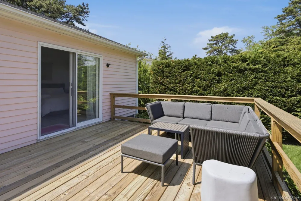 98 Peters Lane Westhampton, NY 11978