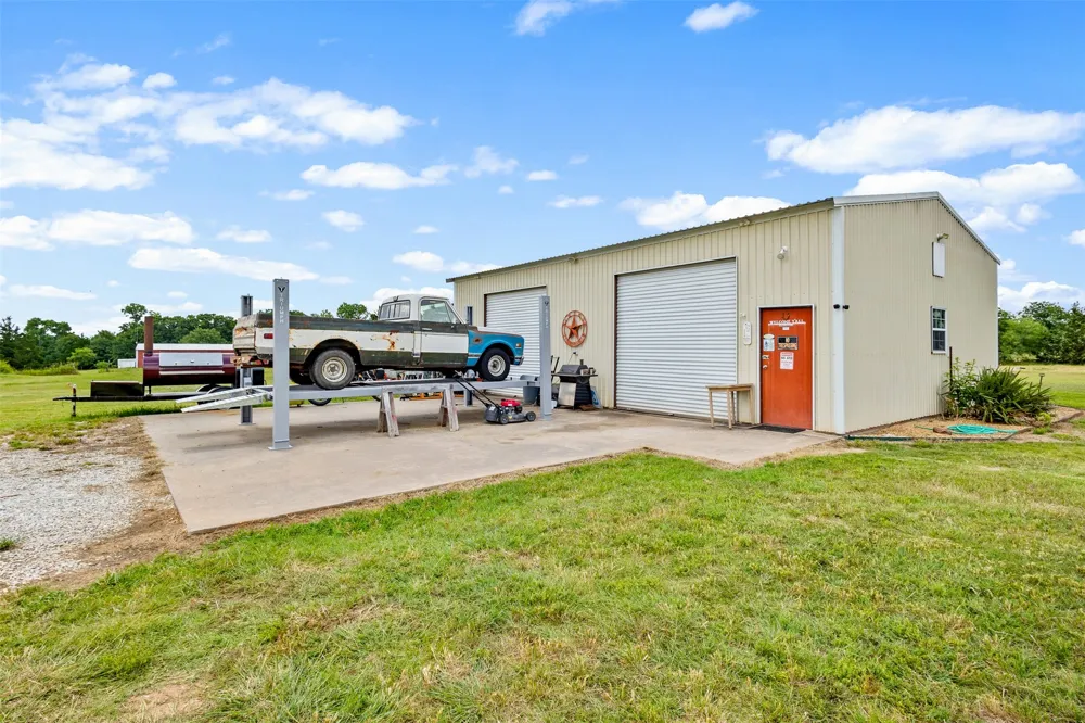 343 Meadow Lark Lane Bowie, TX 76230