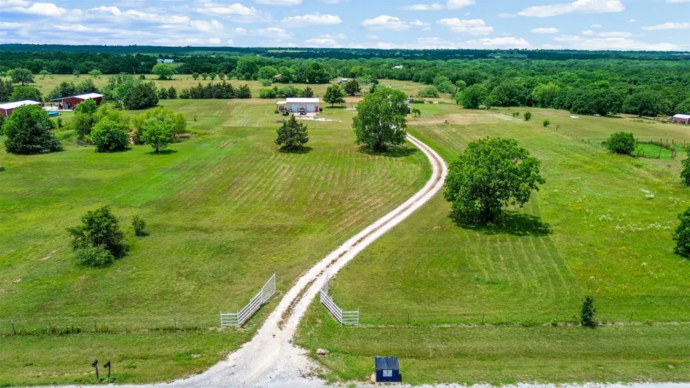 343 Meadow Lark Lane Bowie, TX 76230