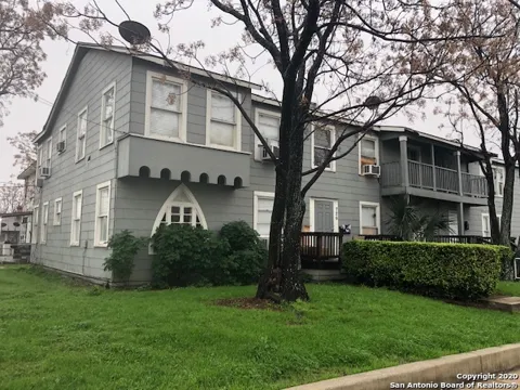 726 E GRAYSON ST Unit 4