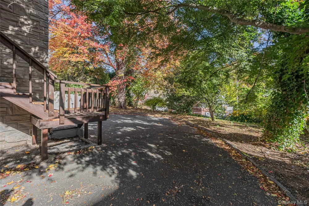 39 Hillcrest Road Hartsdale, NY 10530