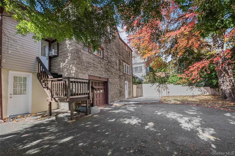 39 Hillcrest Road Hartsdale, NY 10530