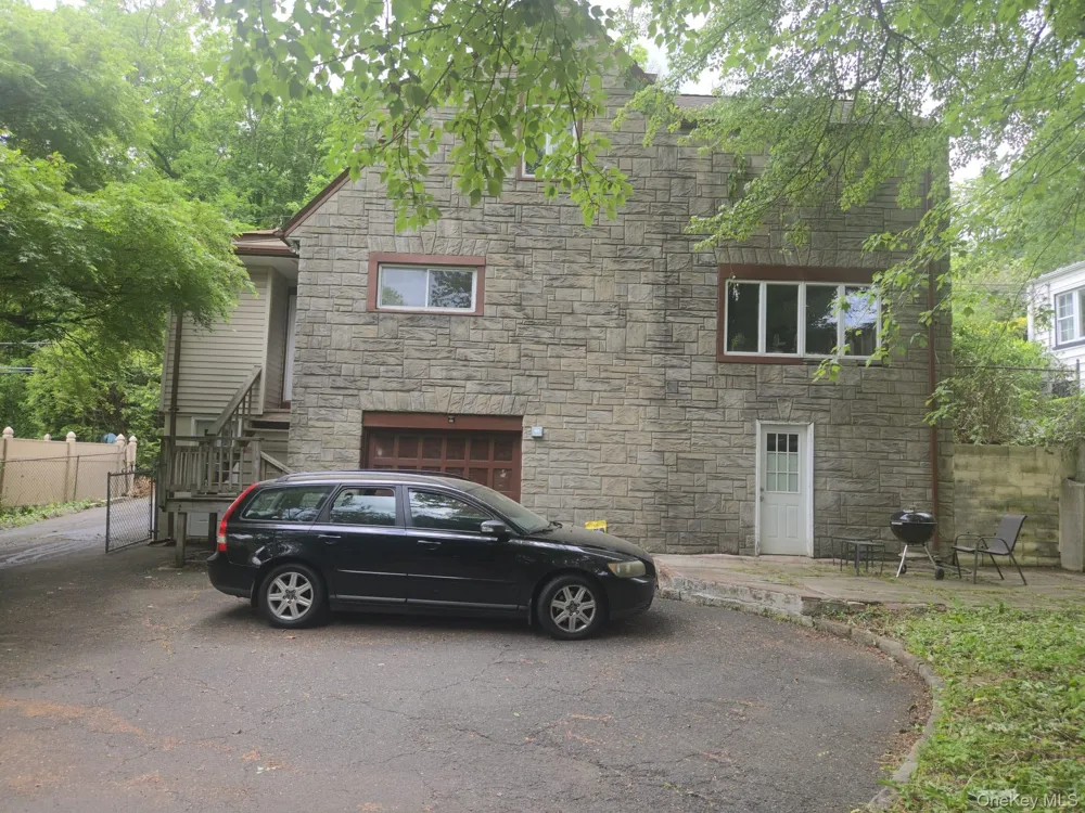 39 Hillcrest Road Hartsdale, NY 10530