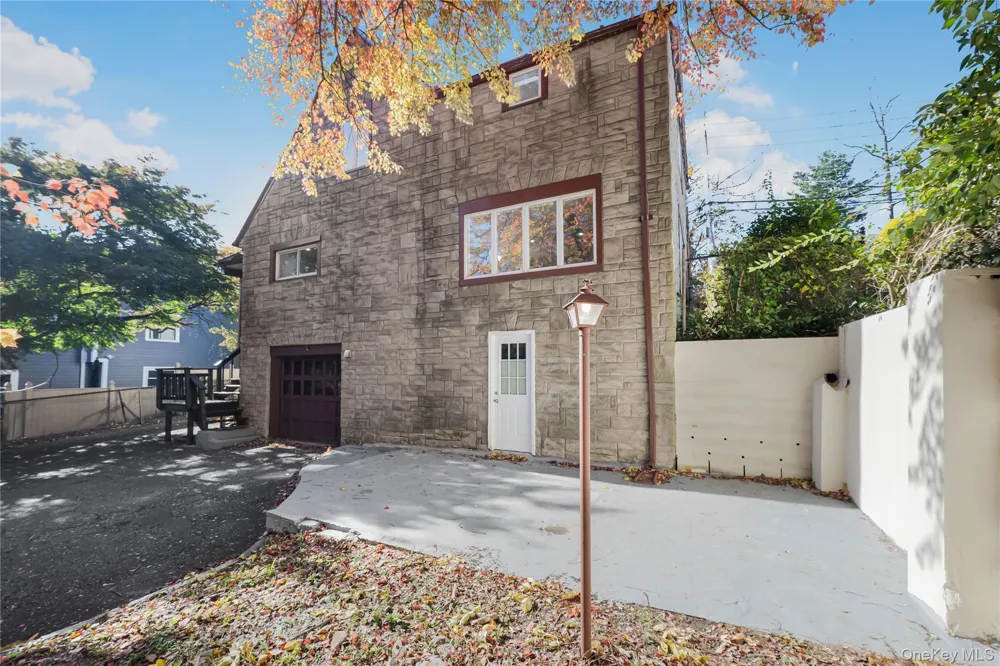 39 Hillcrest Road Hartsdale, NY 10530
