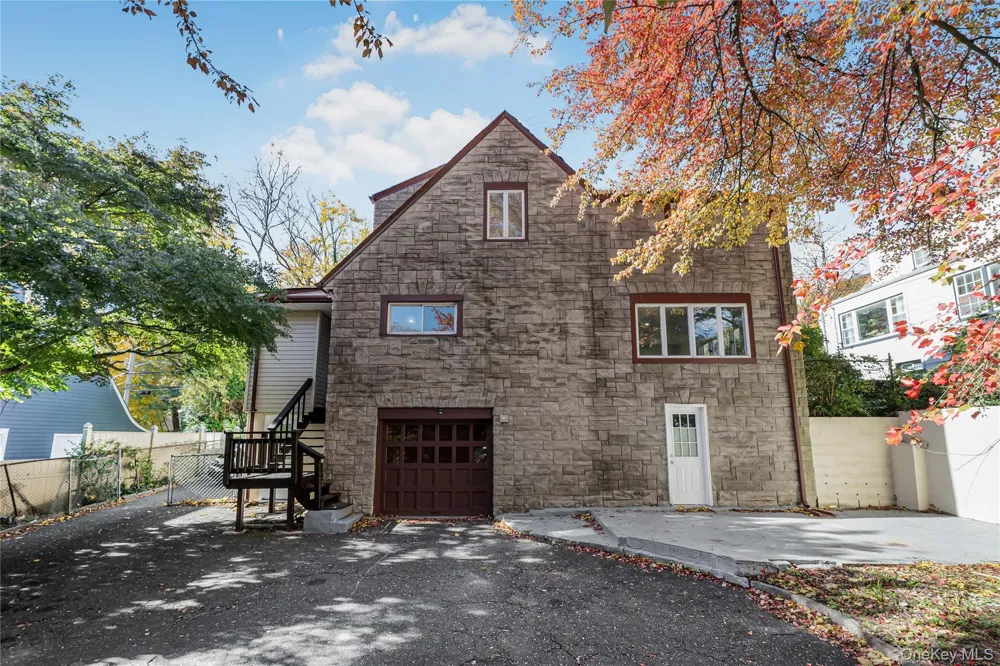 39 Hillcrest Road Hartsdale, NY 10530