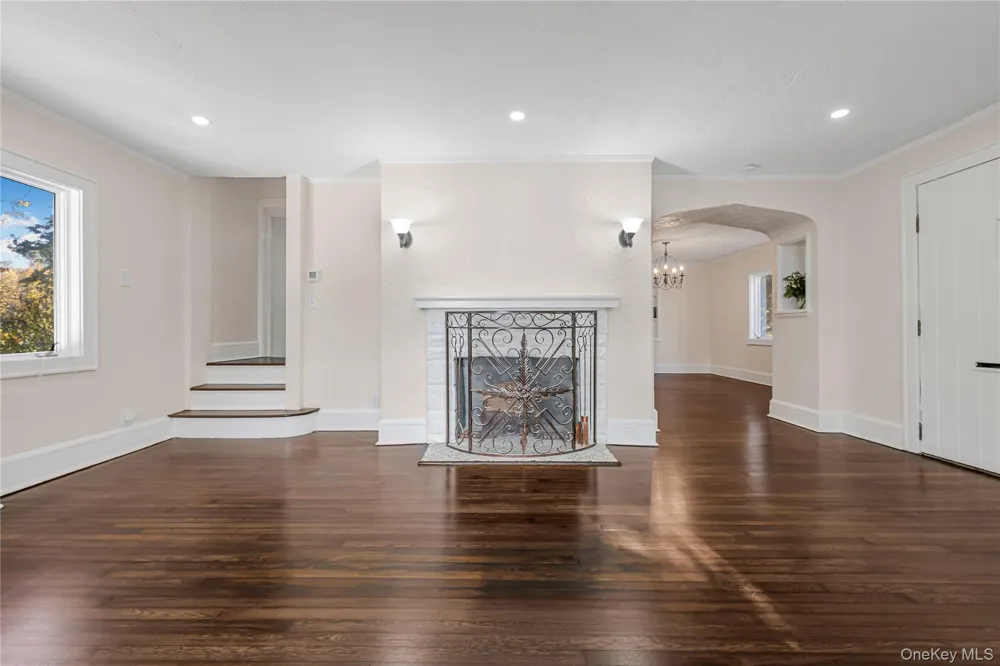 39 Hillcrest Road Hartsdale, NY 10530