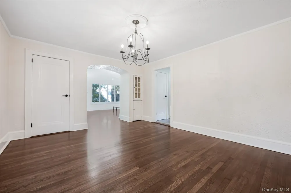 39 Hillcrest Road Hartsdale, NY 10530