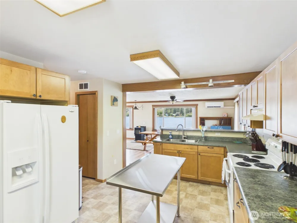 6 Marions Cove Road Republic, WA 99166