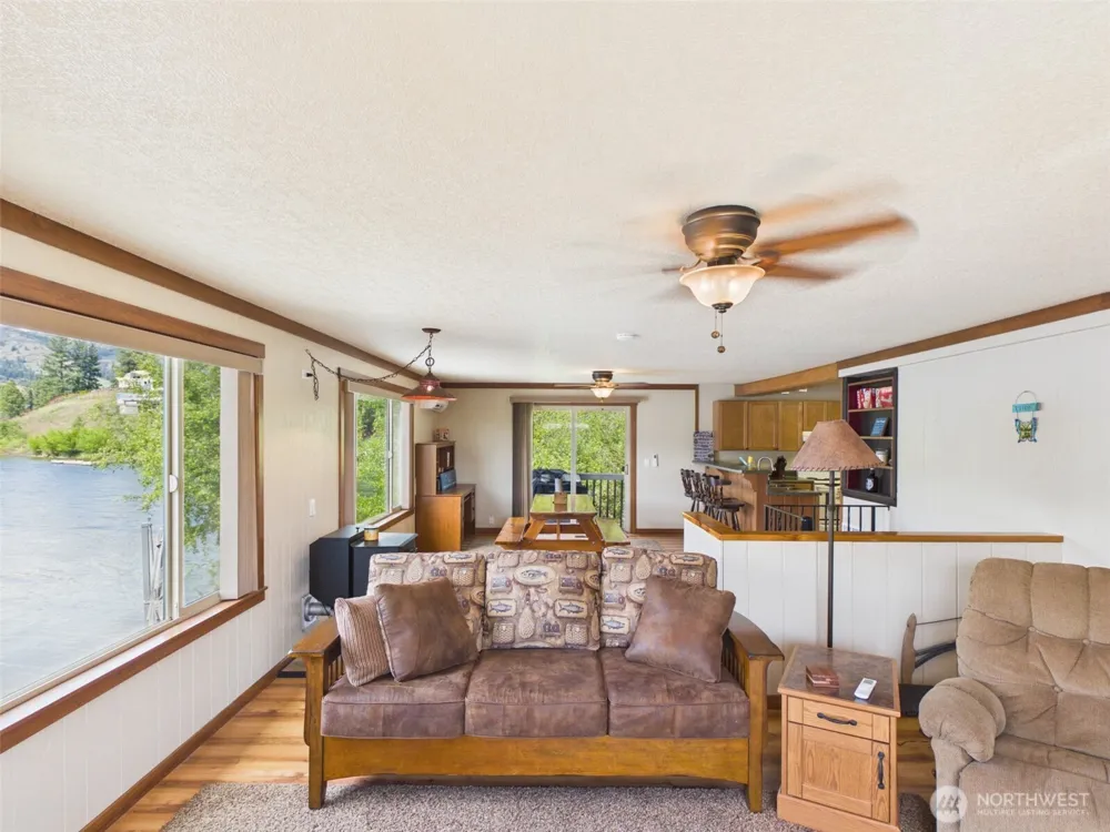 6 Marions Cove Road Republic, WA 99166