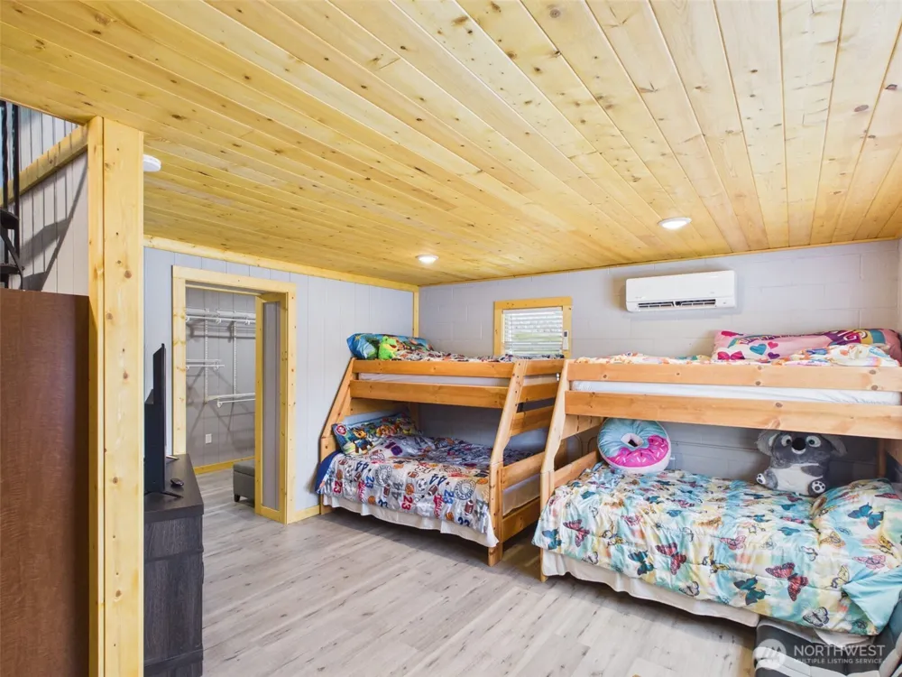 6 Marions Cove Road Republic, WA 99166