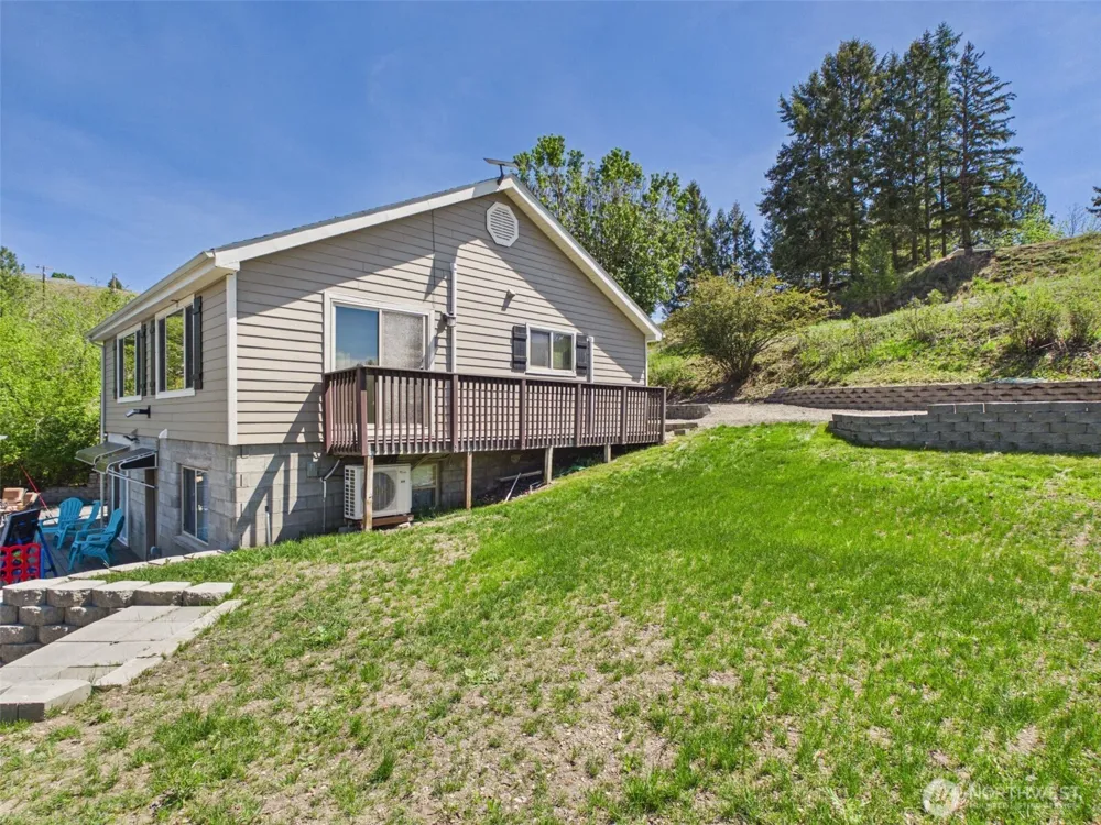 6 Marions Cove Road Republic, WA 99166