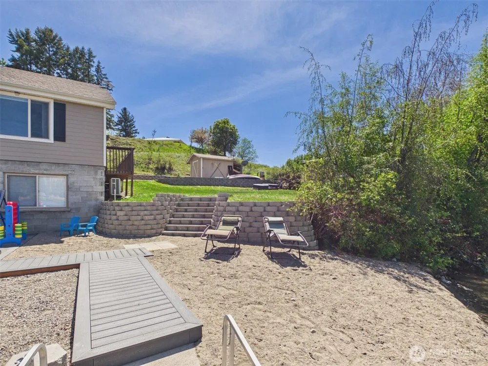 6 Marions Cove Road Republic, WA 99166
