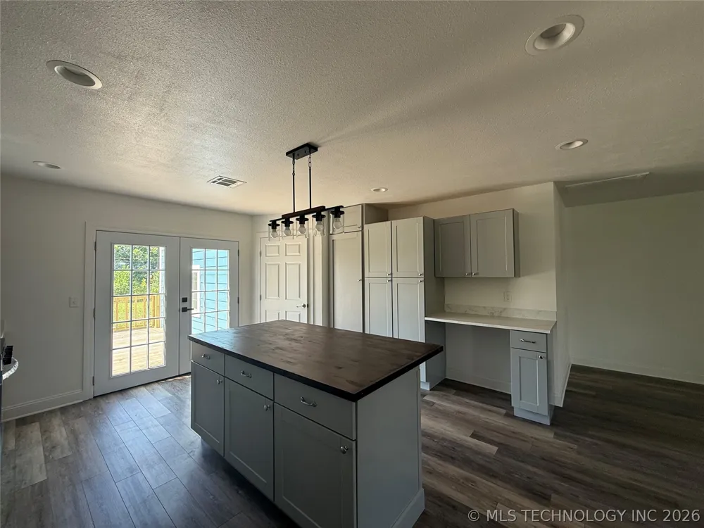 1019 E 5th Cushing, OK 74023