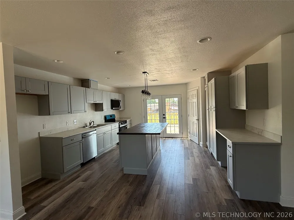 1019 E 5th Cushing, OK 74023