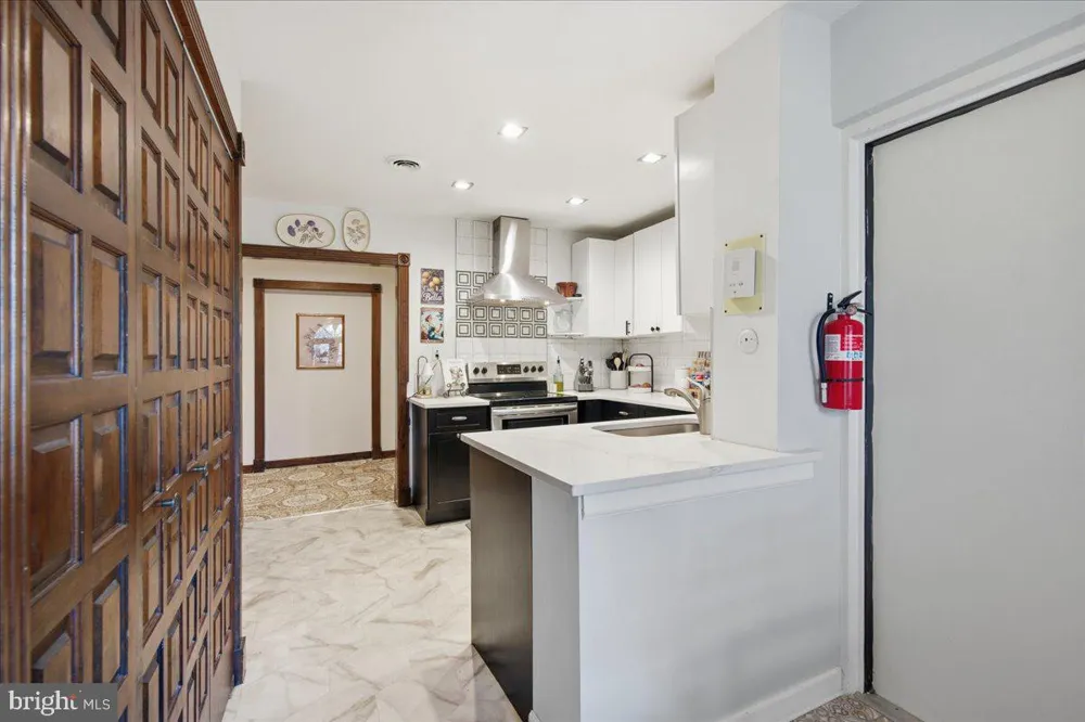 176 CENTURA Cherry Hill, NJ 08003