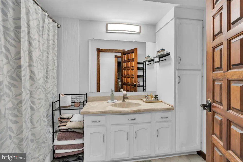 176 CENTURA Cherry Hill, NJ 08003