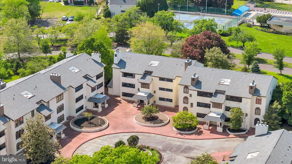 176 CENTURA Cherry Hill, NJ 08003