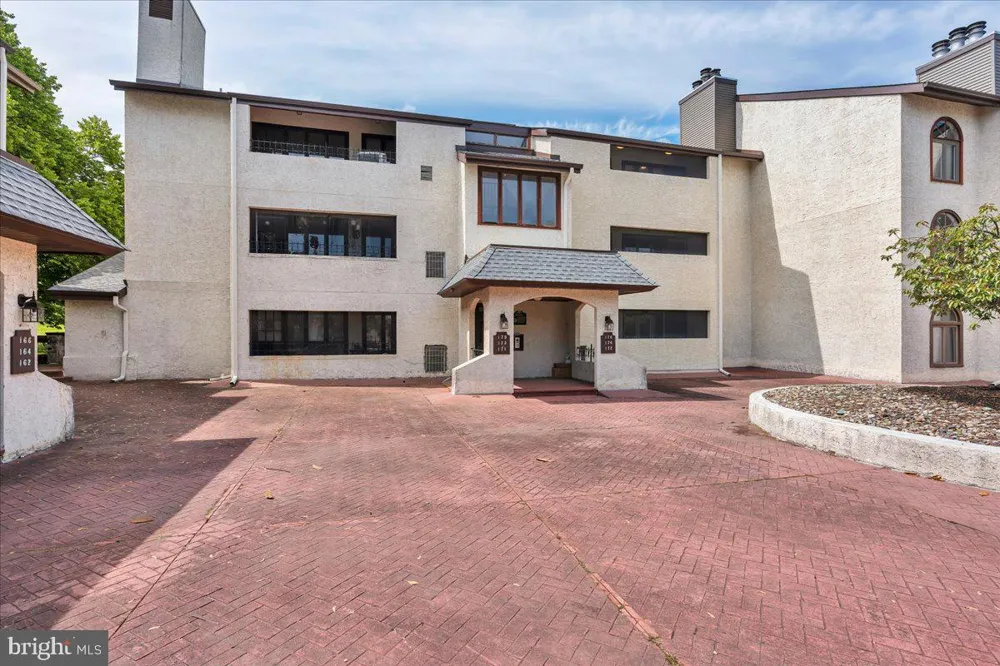 176 CENTURA Cherry Hill, NJ 08003