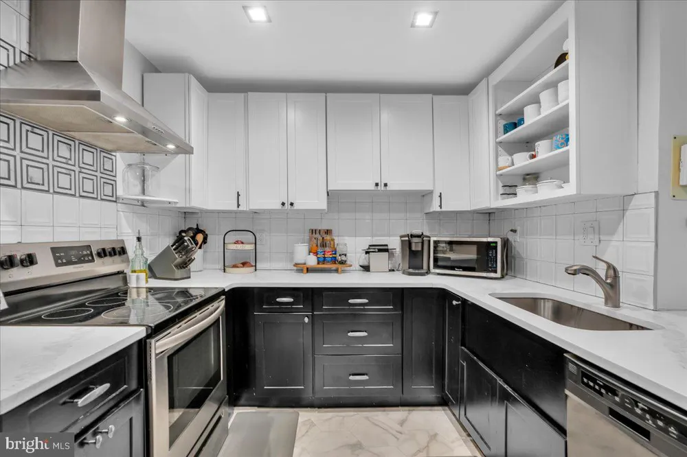 176 CENTURA Cherry Hill, NJ 08003