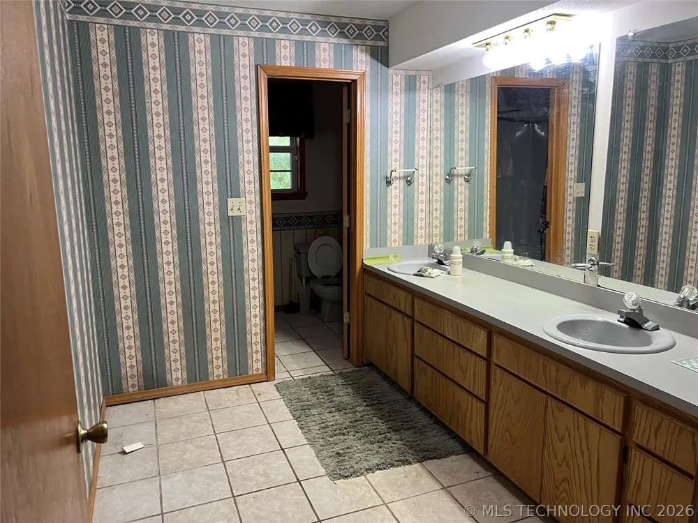 477067 E 1094 ROAD Roland, OK 74954