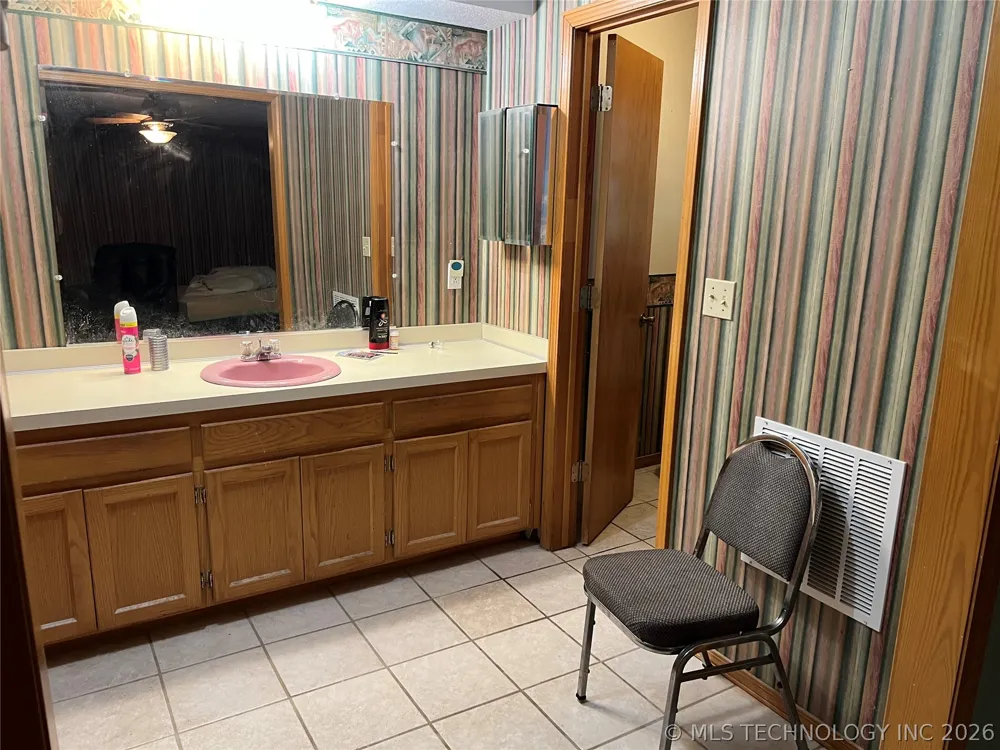 477067 E 1094 ROAD Roland, OK 74954