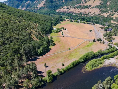 992 Highway 142 E