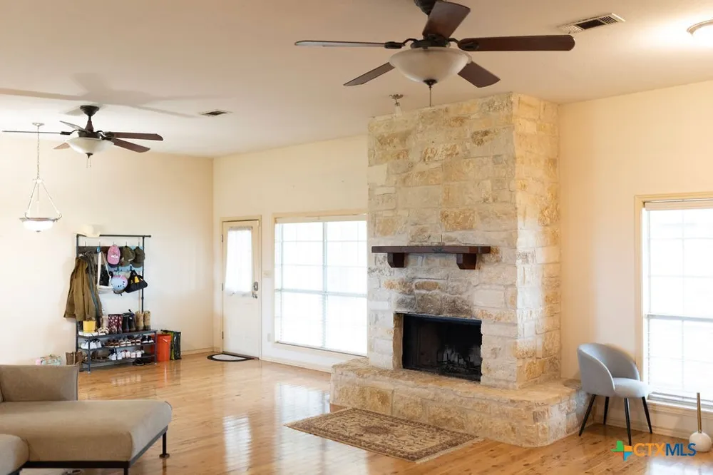 3240 Concrete Edgar Rd Cuero, TX 77954