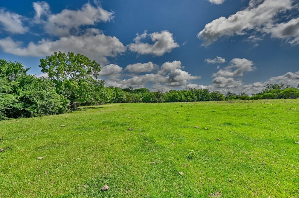 8566 Equestrian Lane Washington, TX 77880