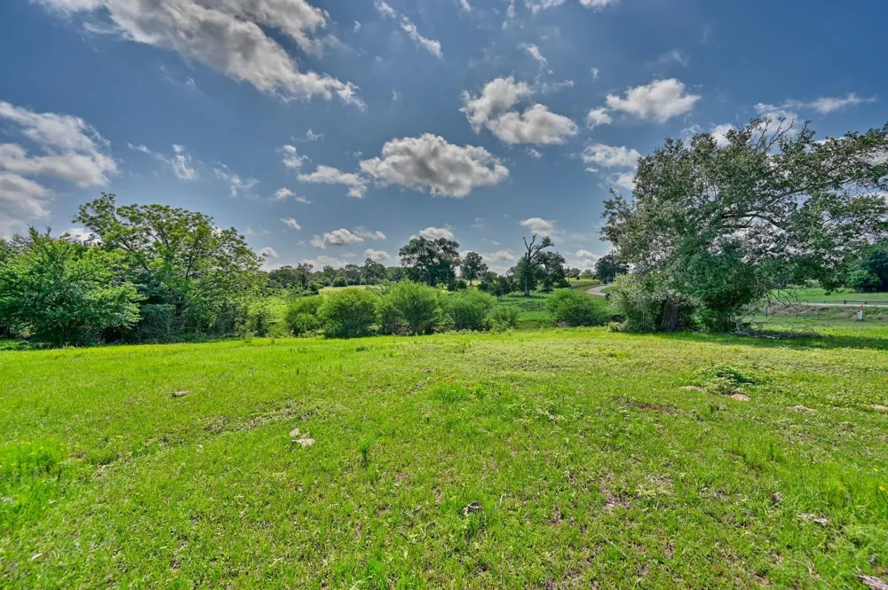 8566 Equestrian Lane Washington, TX 77880