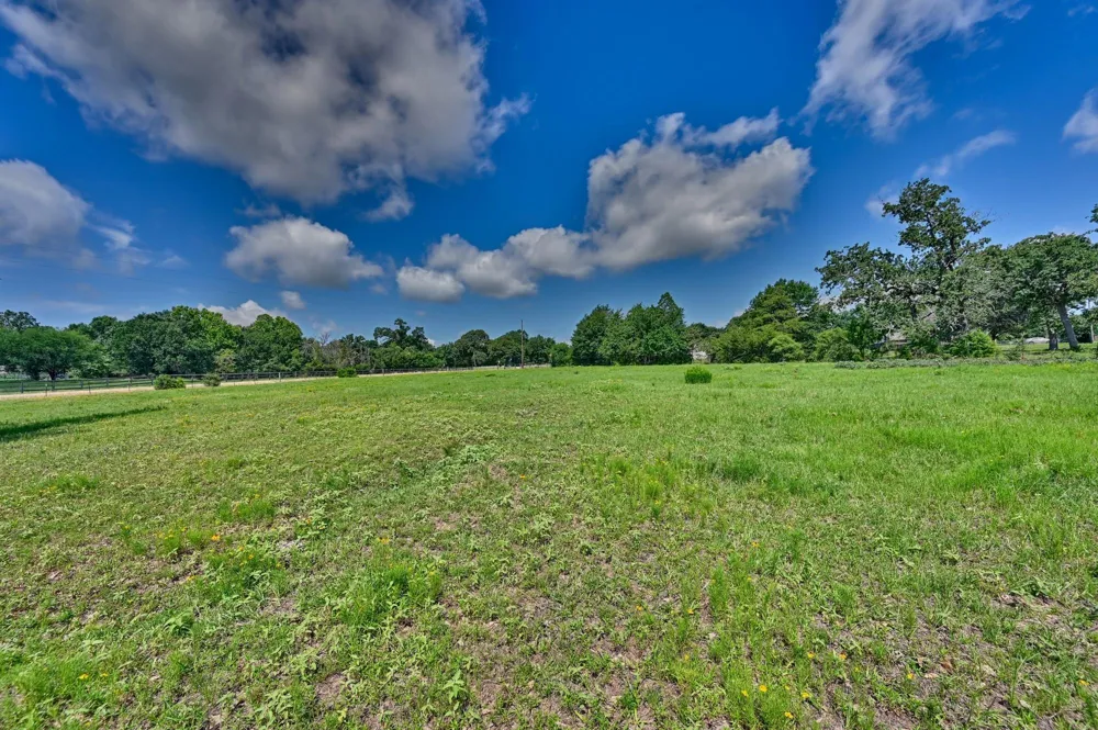 8566 Equestrian Lane Washington, TX 77880