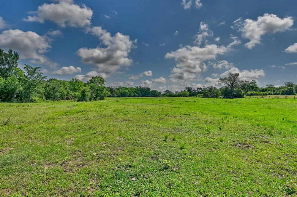 8566 Equestrian Lane Washington, TX 77880