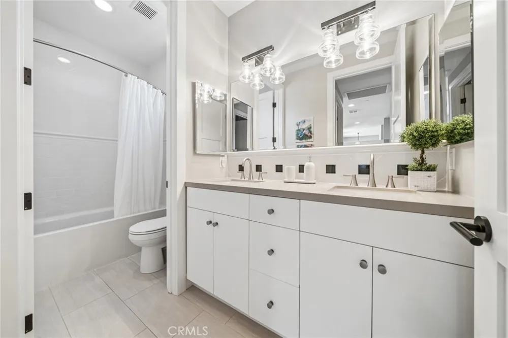 268 Palmer St Costa Mesa, CA 92627