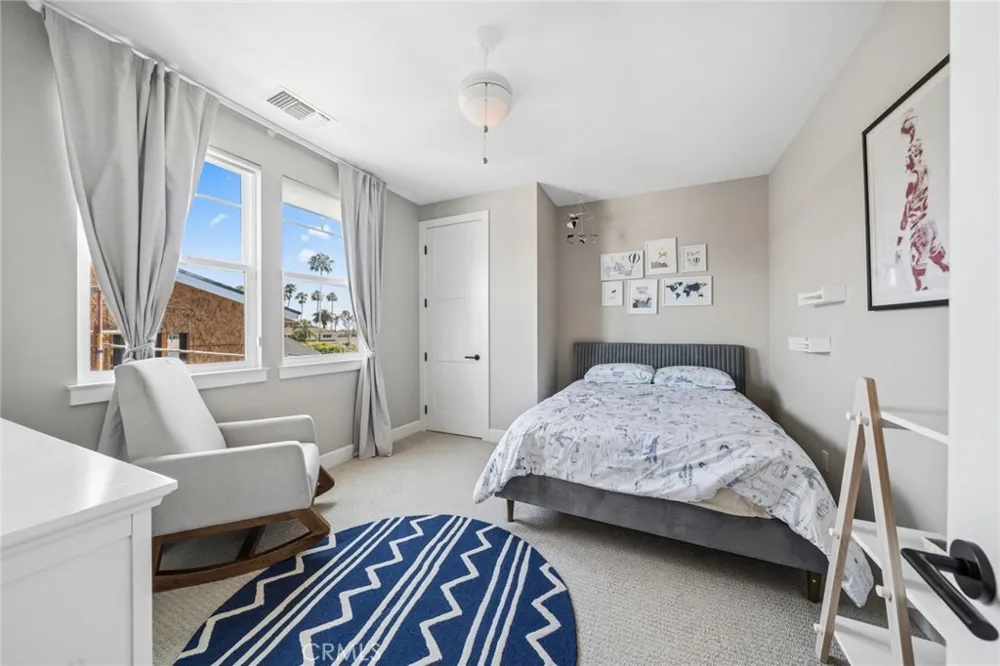 268 Palmer St Costa Mesa, CA 92627